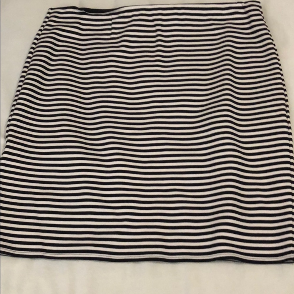 EUC Form-fitting skirt